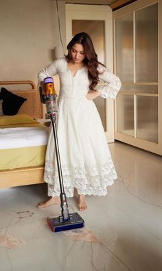 Different Types Of Kurtis Style, White Kurta Styling, Off White Kurti Designs, Chikankari Suits Cotton, Fancy Kurti Designs Latest, White Kurti Designs, White Anarkali Dress, White Anarkali Suits, Designer Dresses Elegant