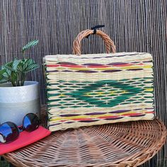 Reed Handbag  Artisan Made Made in Portugal Dimensions: L - 33 cm, W - 19 cm, H - 21 cm  L - 13,0 in, W - 7,5 in, H - 8,3 in Without lining inside The dimensions may vary slightly. Reed Basket, Market Basket Bag, Beach Bag Gift, Vegan Bag, Market Basket, Market Baskets, Bag Summer, Summer Bag, Basket Bag