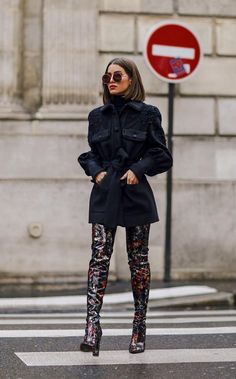 Black Outfit Party, Boots Street Style, Mode Gossip Girl, London Fashion Weeks, Leandra Medine, Anna Dello Russo, Paris Fashion Week Street Style, Mode Casual