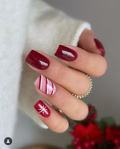 Celebrate the holidays in style with stunning nail designs inspired by Christmas magic and joy! Holiday Acrylic Nails, Kutek Disney, Candy Cane Nails, Milky Nails, Red Christmas Nails, Manicure Gel, October Nails, Nagel Tips, Christmas Nails Easy