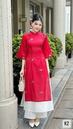 Ao Dai Viet Nam|Pre-made Modernized Vietnamese Ao Dai|Ao Dai for Lunar New Year/| Ao Dai with pants | Ao Dai Cach Tan ✅ 𝐓𝐡𝐢𝐬 𝐬𝐞𝐭 𝐢𝐬 𝐩𝐞𝐫𝐟𝐞𝐜𝐭 𝐟𝐨𝐫: 𝐋𝐮𝐧𝐚𝐫 𝐍𝐞𝐰 𝐘𝐞𝐚𝐫, 𝐌𝐢𝐝-𝐀𝐮𝐭𝐮𝐦𝐧 𝐅𝐞𝐬𝐭𝐢𝐯𝐚𝐥, 𝐖𝐞𝐝𝐝𝐢𝐧𝐠 𝐠𝐮𝐞𝐬𝐭, 𝐁𝐫𝐢𝐝𝐞𝐬𝐦𝐚𝐢𝐝𝐬, 𝐆𝐫𝐚𝐝𝐮𝐚𝐭𝐢𝐨𝐧𝐬, 𝐅𝐚𝐦𝐢𝐥𝐲, 𝐜𝐨𝐮𝐩𝐥𝐞 𝐏𝐡𝐨𝐭𝐨𝐬𝐡𝐨𝐨𝐭 𝐚𝐨 𝐝𝐚𝐢, 𝐚𝐭𝐭𝐞𝐧𝐝𝐢𝐧𝐠 𝐰𝐞𝐝𝐝𝐢𝐧𝐠 𝐨𝐫 𝐞𝐧𝐠𝐚𝐠𝐞𝐦𝐞𝐧𝐭 𝐩𝐚𝐫𝐭𝐲. ✅ This set includes one Ao Dai Dress and 1 Pants Style: Modern Elegant Embroidered Cheongsam For Spring, Fitted Summer Cheongsam With Floral Embroidery, Fitted Floral Embroidery Cheongsam For Summer, Summer Floral Embroidered Fitted Cheongsam, Summer Fitted Floral Embroidery Cheongsam, Elegant Floral Embroidered Ao Dai For Summer, Traditional Short Sleeve Cheongsam For Spring, Embroidered Short Sleeve Dress For Festive Occasions, Fitted Floral Embroidery Cheongsam