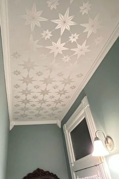 the ceiling in this bathroom is decorated with stars