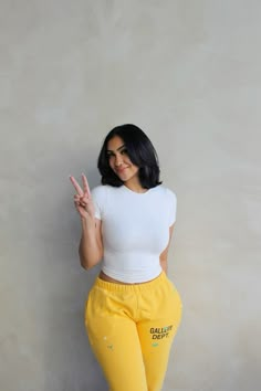 Queen Naija Outfits, Queen Najia, Classy Mini Dresses, Queen Naija, Lunch Outfit, Money Lifestyle, Model Outfit, Leggings Outfit