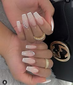 Ongles Beiges, Sophisticated Nails, Evil Eye Nails, Glitter Nails Acrylic, Romantic Nails, Ombre Acrylic Nails, Beige Nails, Casual Nails