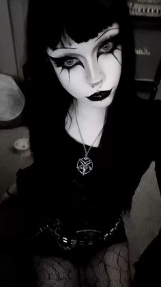 Black Alt Makeup, Goth Makeup Easy, White Goth Makeup, Black Metal Makeup, White Goth, Alt Makeup, Makeup Stuff, Gothic Makeup, Goth Makeup