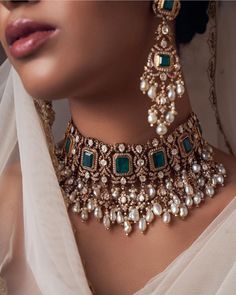 Kundan Jewellery Bridal, Indian Wedding Jewelry Sets, Kundan Jewellery Set, Choker Necklace Designs, Indian Bridal Jewelry Sets, Bridal Jewellery Design, Fancy Jewellery Designs, Antique Bridal Jewelry, Bridal Diamond Jewellery