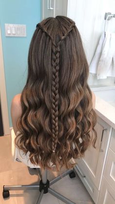 Cute Hair Braids, Grad Hair, Waterfall Braid Hairstyle, Waterfall Braids, Braid Hairstyle, Waterfall Braid, Penteado Cabelo Curto, Brown Blonde Hair