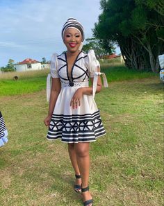 Black and white umbaco wedding outfit Black And White Xhosa Traditional Dress, Umbaco Xhosa, Xhosa Attire For Ladies, Xhosa Outfits, Wedding Dresses South Africa, Xhosa Traditional Dresses, Zulu Traditional Attire, Latest Traditional Dresses