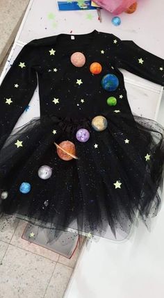 Space Themed Outfits, Space Costumes, Up Costumes, Space Party, Space Birthday, Easy Halloween Costumes, Family Halloween, Diy Halloween Costumes, Themed Outfits