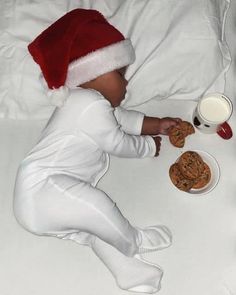 Baby Present Photoshoot, Home Baby Christmas Pictures, Picture With Santa Ideas, Baby Santa Hat Pictures, Baby Milestone Christmas Pictures, Christmas Photos Baby Boy, Thanks Giving Baby Photoshoot, Halloween Photo Ideas For Baby, Christmas Baby Boy Photoshoot