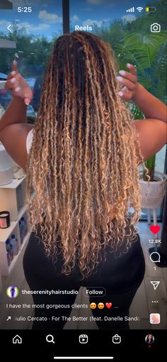 Blond Goddess Locs, Blonde Ombre Locs Black Women, Blonde Ombré Boho Braids, Ombre Boho Locs, Blonde Boho Locs Black Women, Color Protective Styles, Ash Blonde Locs Black Women, Ombre Faux Locs Black Women