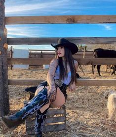 Mexico Trip Outfits, Cowboy Outfits For Women, Takuachita Outfits, Country Style Outfits, Latina Fashion Outfits, Western Wear Outfits, Cowboy Outfits, Latina Fashion