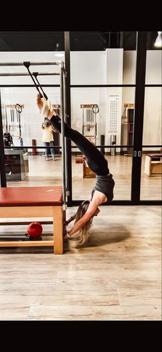 #pilates #classicalpilates Poses Pilates Foto, Pilates Photoshoot, Pilates Logo, Reformer Exercises, Back Stretching, Pilates Reformer Exercises