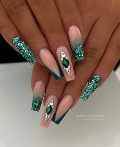 Nail arts/nail polish/ green Luxury Nails Medium Length, Green Ombre Nails, Classic French Nails, Romantic Nails, Cute Simple Nails, Green Nail Designs, Ombre Nail Designs, Best Nail Art, Diamond Nails