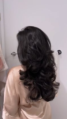 Rich Girl Blowout Hair Hack Dark Brown Hair Rich, Blowout Curls, Styling Videos, Hair Blowout, Latina Hair, Hair Hack, Layered Haircuts For Medium Hair, Haircut Inspiration