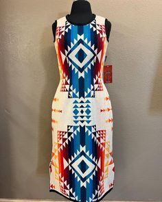 Navajo Fashion, Native Outfits, American Indian Crafts, Native Fashion, Native Wears, Western Stuff, Indian Crafts