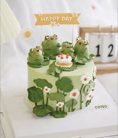 there is a cake decorated with frogs on it