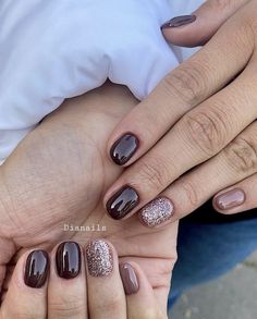 Gelish Nails Winter, Nail Designs 2023 Fall, Birthday Autumn Nails, Fall Nail Manicure Ideas, Nails With Glitter At Cuticle, Fall Manicure 2024, Fall2024 Nails, Fall Gradient Nail Colors, Trending Gel Nails 2024