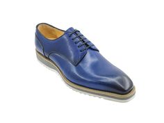 Style: 515-26-Navy Stylish Burnished Calfskin lace-up Derby Oxford from the Carrucci collection features soft Calfskin lining, a super lightweight Rubber Sole, and a clean welt! Cordovan Shoes, Formal Loafers, Wide Shoes, Shoe Tree, Shoe Size Conversion, Derby Shoes, Formal Shoes, Suede Shoes, Shoe Sale