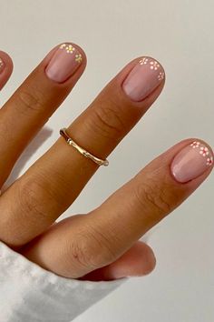 In the summer, the design of women's nails should be bright and creative. Modern nail artists decided to paint short nails as beautifully as possible this summer. Agree that naturally short nails help to feel Paint Short Nails, Purple Nail, Short Nail