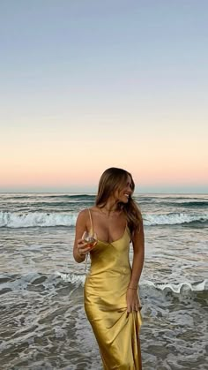 Formal Dress Poses Instagram, Seychelles Outfit Ideas, Beach Inspo Pictures, Gold Beach Outfit, Beach Outfit Pictures, Vacation Poses Instagram, Poses For Long Dresses, Poses For Dresses Picture Ideas, Insta Vacation Pics