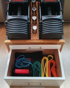 there are many different types of cords in this box