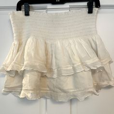 *Gently Used* Slight Stain As Pictured On The Back Cream Color Elastic Waistband With Little Lace Trim White Skirt, White Skirts, Isabel Marant, Cream Color, Lace Trim, Red White, Red And White, Womens Skirt, Size 2