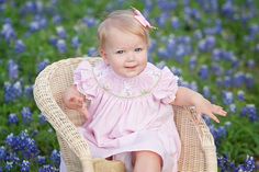 10 tips for taking amazing bluebonnet pictures - Jama Pantel Photography Bluebonnet Photoshoot, Pic Pose, Picture Ideas