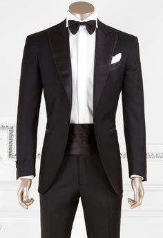 Formal Dresses Men, Groom Suit Trends, Black White Wedding Dress, Men Wedding Suit, Black Tuxedo Suit, Best Wedding Suits, Formal Attire For Men, Groom And Groomsmen Suits