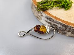 Welcome to handmade Baltic Amber jewelry shop. This Item is made of genuine, natural Amber. This item will make You look simple but gorgeous. One brooch included. Handmade brooch, Baltic Amber pin.   Length: ~  4,5 cm  Our handmade jewelry is made with passion and love. If you have any problems with your order please contact us. Please note that colors can vary from originals depending on computer monitor's settings. Due to amber is being unique and natural gemstone, each item may be slightly different in shades or shapes. Items may have natural imperfections like lines and spots, specks, coloration and inclusions, layers and lines .  All amber is fossilized tree resin and it is extremely light gemstone. Baltic amber has healing properties because it contains up to 8 percent succinct acid.