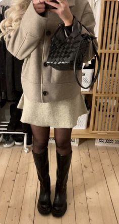 Fall Boots Outfit, Cold Fashion, Stockholm Style, Stockholm Fashion, Mein Style, Outfit Inspo Fall, Winter Outfits Women, Winter Fashion Outfits, Fall Winter Outfits