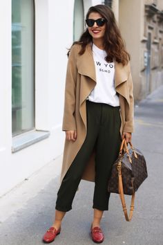 Brandy Melville New York Shirt, Speedy 30 Outfit, Louis Vuitton Speedy Outfit, Princetown Gucci, Gucci Jordaan Loafer, Camel Coat Outfit, Gucci Jordaan, Red Loafers