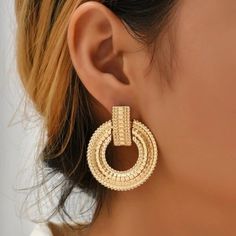 New Gold Textured Round Doorknocker Fashion Earrings Gold Tone Metal Approx Width 1.5" Length 1.8" Lightweight New With Tag T3634 Korean Jewelry, Gold Statement Earrings, White Earrings, Engagement Jewelry, Metal Earrings, Circle Earrings, Earrings Color, Gold Plated Earrings, Round Earrings