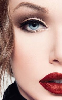 Beauty Make-up, Makijaż Smokey Eye, Vintage Makeup, Hair And Beauty, Victoria Secrets, Bridal Beauty, Pale Skin, Red Lipstick, Eye Make