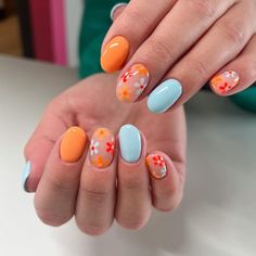 Retro florals! These nails mix orange and blue with fun floral designs for a cheerful and retro-inspired summer style. 🌼🌞@aubreyknails Blue And Orange Nail Art, Orange Floral Nails, Nails Orange And Blue, Blue And Orange Nails Designs, Blue Orange Nails, Bella Nails, Orange Nail Designs, Summer Nail Polish, Retro Nails