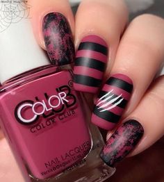 Nails Art 2022, Freddie Krueger, Halloween Nail Design, Skull Nail Art, Nail Art Halloween, Skull Nails, Nail Painting