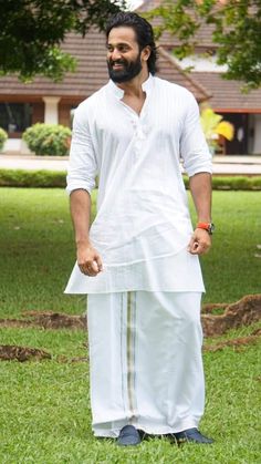 Kurta Mund Men Kerala, Onam Dress For Men, Pancha Outfits Men, Pancha Kattu Men, Kerala Dhoti For Men, South Indian Men Outfit, Kurta And Mundu Kerala Men, Onam Outfit For Men, Mundu Kerala Men