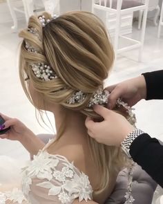 Wedding Hairstyles for Long Hair #weddinghairstyles Updo Wedding, Bun Updo, Long Hair Wedding Styles, Low Bun, Trending Hairstyles, Wedding Hairstyles For Long Hair, Hairstyles For Long Hair, Braids For Long Hair, Box Braids Hairstyles