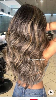 Sunkissed Hair Highlights, Design Nails Acrylic, Sunkissed Hair, Dark Brown Hair Balayage, Baylage Hair, Balayage Hair Caramel, Highlights For Dark Brown Hair, Blonde Highlights On Dark Hair, Black Hair Balayage