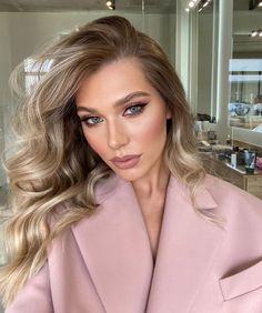 Mauve Makeup, Pale Skin Makeup, Wedding Eye Makeup, Pink Eye Makeup, Special Occasion Hairstyles, Quince Hairstyles, Ethereal Makeup, Beautiful Hair Color, Bridal Makeup Looks