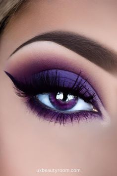 Smokey eye makeup can help to enhances blue eyes by making them stand out, and appear more vibrant. It also adds depth and allure. This post contains a list of smokey eye makeup looks for blue eyes. Amazing Eye Makeup, Purple Glam Makeup Looks, Blue Purple Eyeshadow, Purple Wedding Makeup, Goth Eye Makeup, Smokey Eye Makeup Look, Eye Makeup Images, Purple Smokey Eye, Wedding Navy