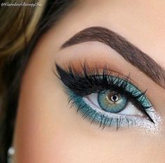 Latest Makeup Trends, Colorful Eye Makeup, Makeup Guide, Makeup Hacks, Latest Makeup