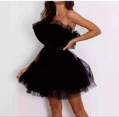 Gaun Tulle, Tule Rok, Tulle Mini Dress, Solid Color Outfits, Family Board, Stylish Party, Event Outfit, Glamorous Style, Fairy Dress