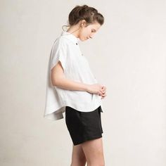 Beautiful loose fit linen women's shirt with short sleeves. Composition: 100% linenClosure: black buttonsSIZE CHART:*Loose fit XS/Sbust - 27.5"-35.5" / 70-90cmwaist - 21.5"-31.5" / 55-80cmhips - 31.5"-47" / 80-120cm height - 61"-66" / 155-168cm*Loose fit S/Mbust - 31.5"-39.5" / 80-100cmwaist - 23.5"-35.5" / 60-90cmhips - 35.5"-51" / 90-130cm height - 64.5"-70" / 164-178cm*Loose fit M/Lbust - 35.5"-51" / 90-130cmwaist - 31.5"-43.5" / 80-110cmhips - 39.5"-55" / 100-140cm height - 67"-73"/ 170-186c Modern Black Linen Tops, Modern Linen Blouse With Relaxed Fit, Short Sleeve Linen Blouse With Buttons, Minimalist Summer Shirt With Relaxed Fit, Minimalist Relaxed Fit Summer Shirt, Everyday Linen Blouse With Shirttail Hem, Minimalist Summer Blouse Relaxed Fit, Minimalist Relaxed Fit Summer Blouse, Summer Minimalist Blouse With Relaxed Fit