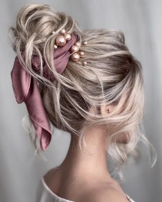 You don’t have to deal with thin hair on your big day. Check out these gorgeous wedding hairstyles for thin hair that you can adopt. Peinados Fáciles Para Cabello Corto, Hair Updo, Great Hair, Hair Dos, Length Hair, Hair Hairstyles, Scarf Hairstyles, Hair Updos, Gorgeous Wedding