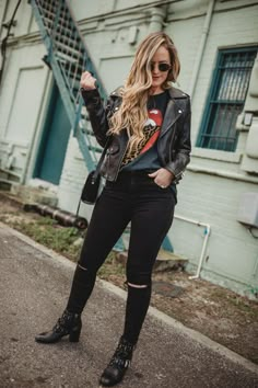 Curvy Concert Outfit Ideas, Rock Concert Outfit Ideas Women, Live Music Outfit Winter, Blues Rock Concert Outfit, Rock En Español Concert Outfit, Rock Star Outfits For Women, Pixies Concert Outfit, Mana Concert Outfit Ideas, Queen Concert Outfit