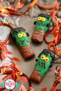 halloween treats made to look like they have eyes on them