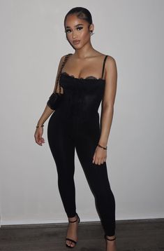 Bodysuit Club Outfit, Clubbing Outfits Nightclub Black Women, 26 Birthday Outfit Ideas For Women, Going Out Outfit Black Women, Basic Party Outfits, Heels Outfit Black Women, Simple Night Out Outfit, All Black Club Outfit, Black Outfits Black Women