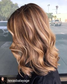 Dark Blonde Hair Red Highlights, Warm Blonde On Dark Hair, Honey Blonde Hair With Red Highlights, Summer Hair Cuts 2020 Medium, Caramel Brown With Blonde Highlights, Fall Hair Colors Pale Skin, Dark Golden Blonde Balayage, Brunette Hair With Golden Highlights, Honey Blonde Hair Medium Length