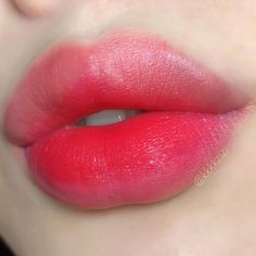 Natural Pink Lipstick, Teknik Makeup, Natural Pink Lips, Light Pink Lips, Hot Pink Lips, Linda Hallberg, Pink Lip Gloss, Hair Color Pink